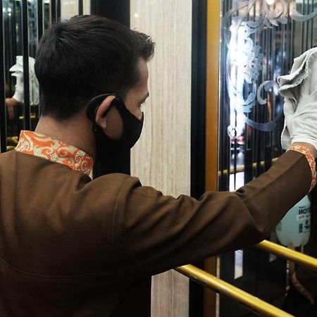 Blitz Hotel Batam Near Sultan Mahmud Ri'Ayat Shah セクパン エクステリア 写真