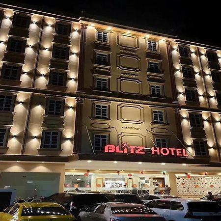 Blitz Hotel Batam Near Sultan Mahmud Ri'Ayat Shah セクパン エクステリア 写真