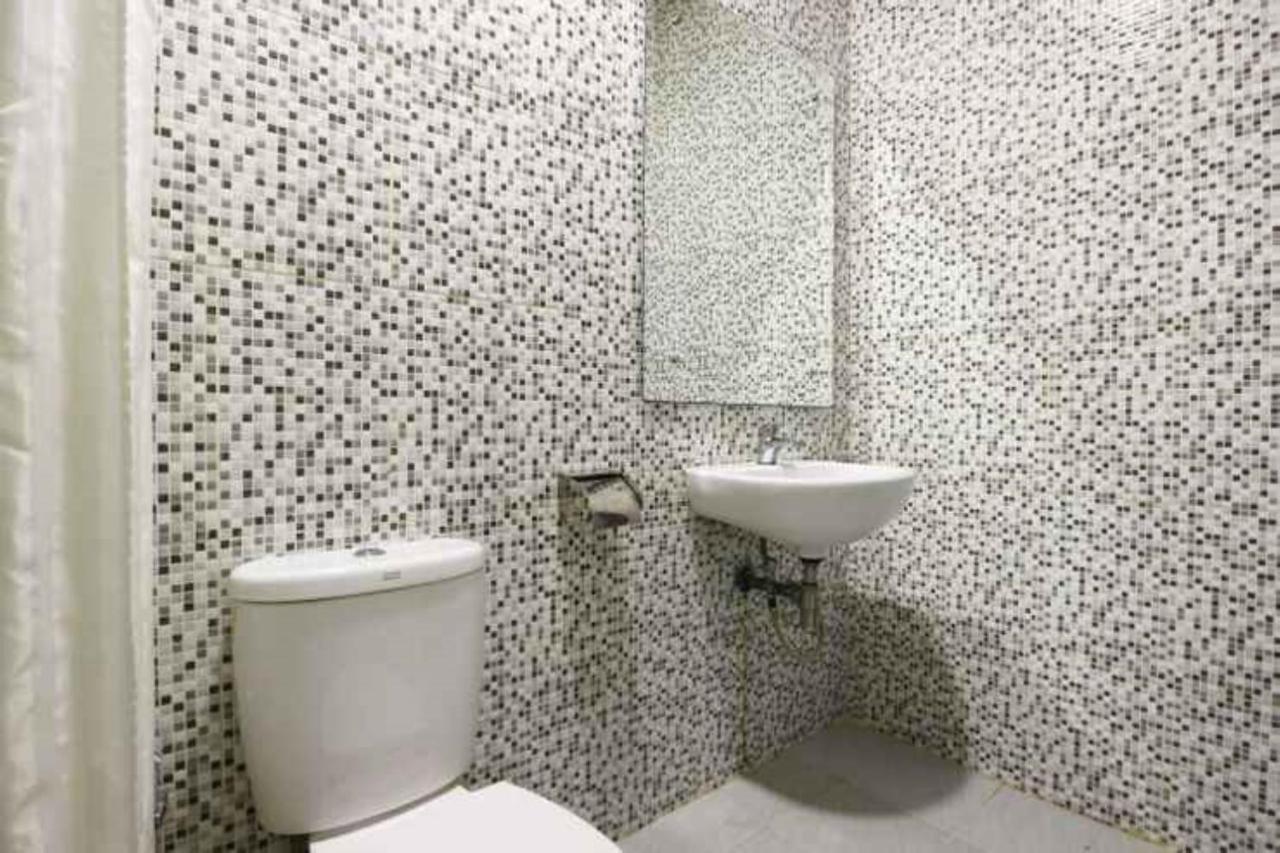 Blitz Hotel Batam Near Sultan Mahmud Ri'Ayat Shah セクパン エクステリア 写真