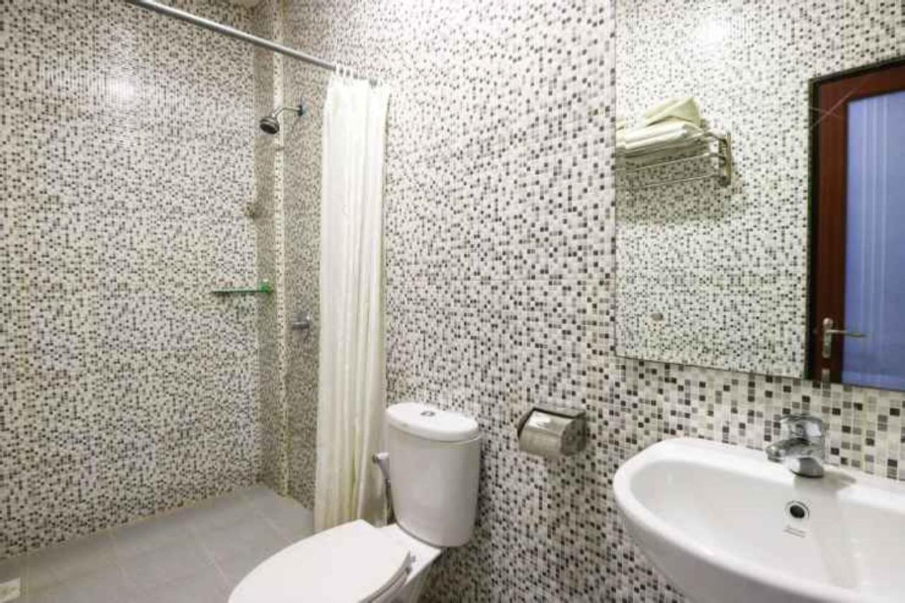Blitz Hotel Batam Near Sultan Mahmud Ri'Ayat Shah セクパン エクステリア 写真