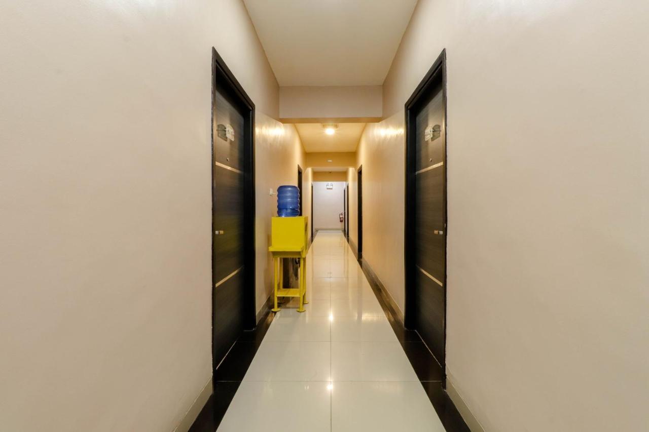 Blitz Hotel Batam Near Sultan Mahmud Ri'Ayat Shah セクパン エクステリア 写真